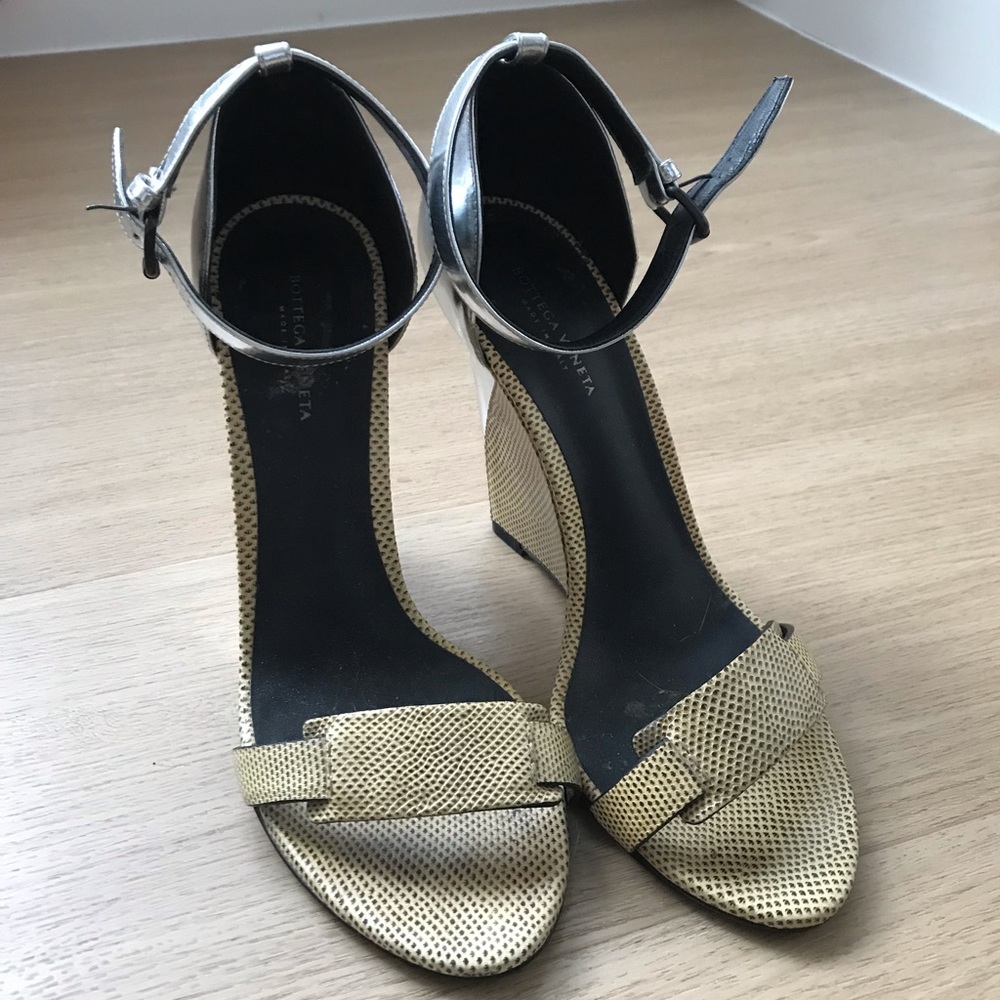 Gorg Bottega Veneta shoes. Ankle strap.